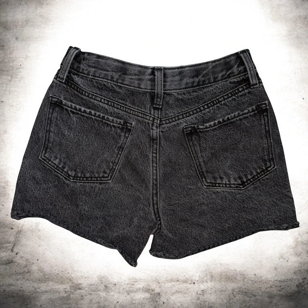 Girls Old Navy high rise, distressed, black jeans shorts. Size 12